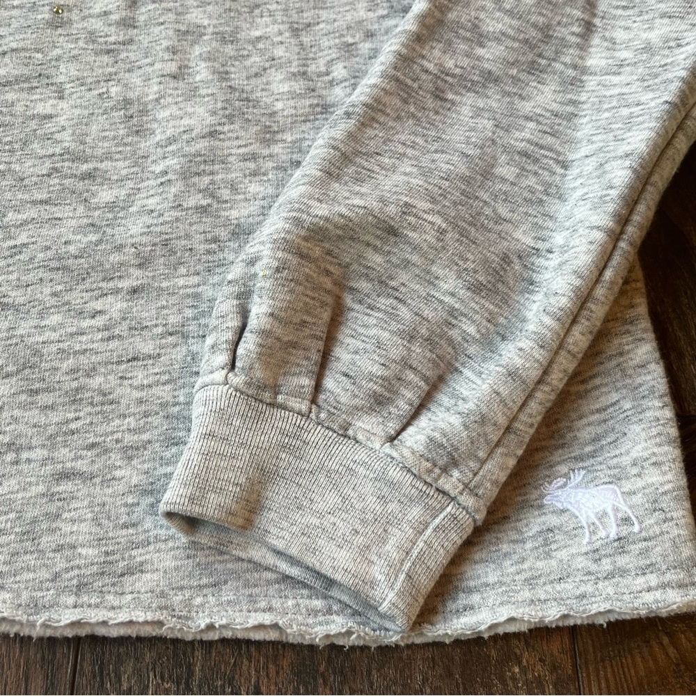 Rhinestone sweatshirt (13/14)
Heather oatmeal/grey - Picture 6 of 10